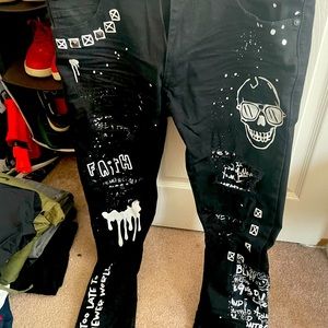 SNIPES BLACK Designer jeans with designs.